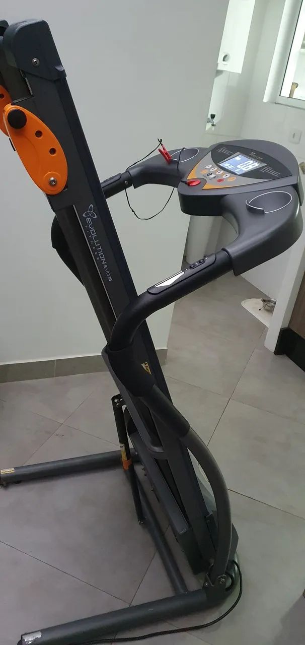 Esteira Evolution Evo 10 em ótimo estado - Foto 2