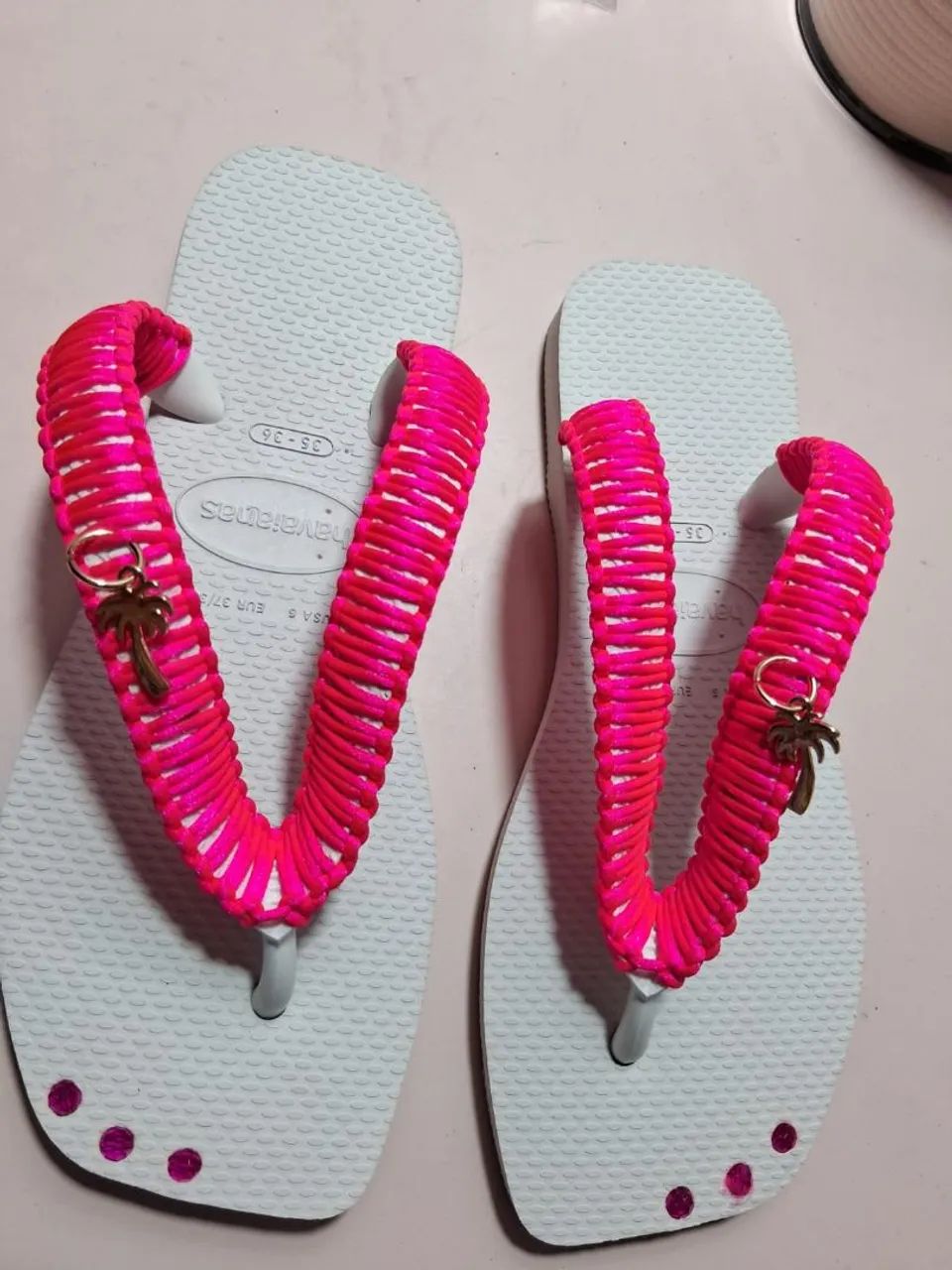 Havaiana customizada com macramer - Foto 2