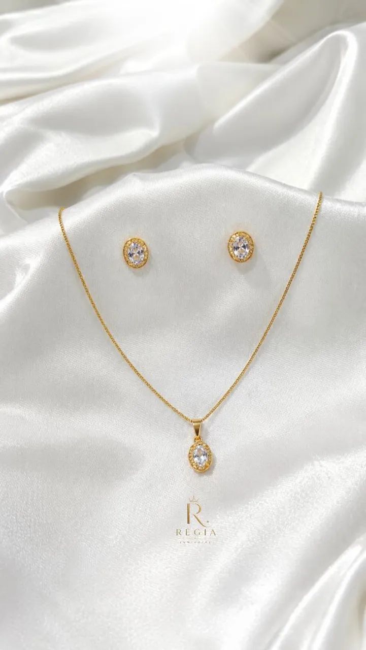 Conjunto Oval Cravejado