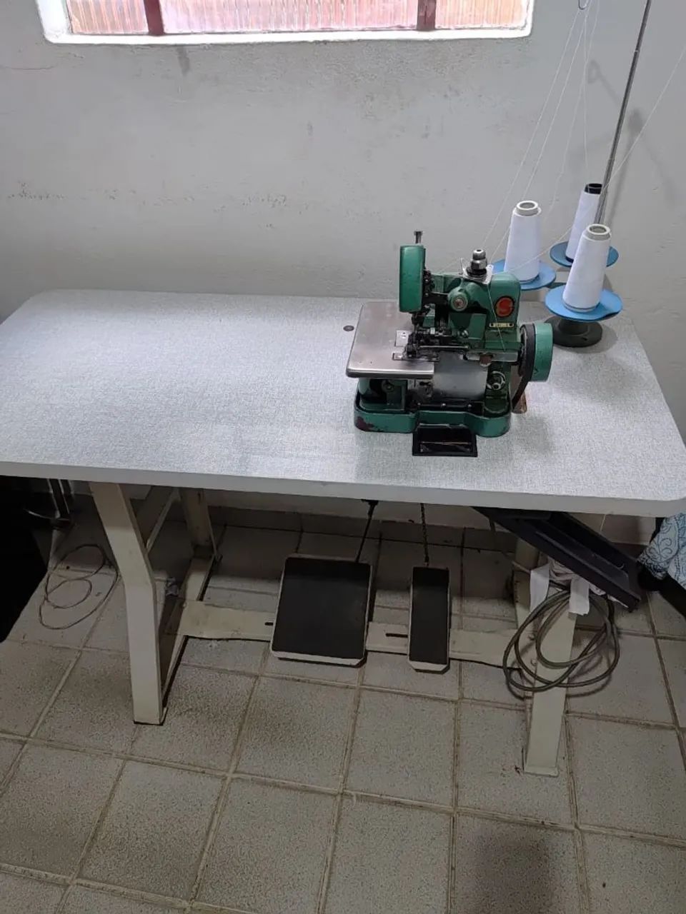 Máquina overloque 