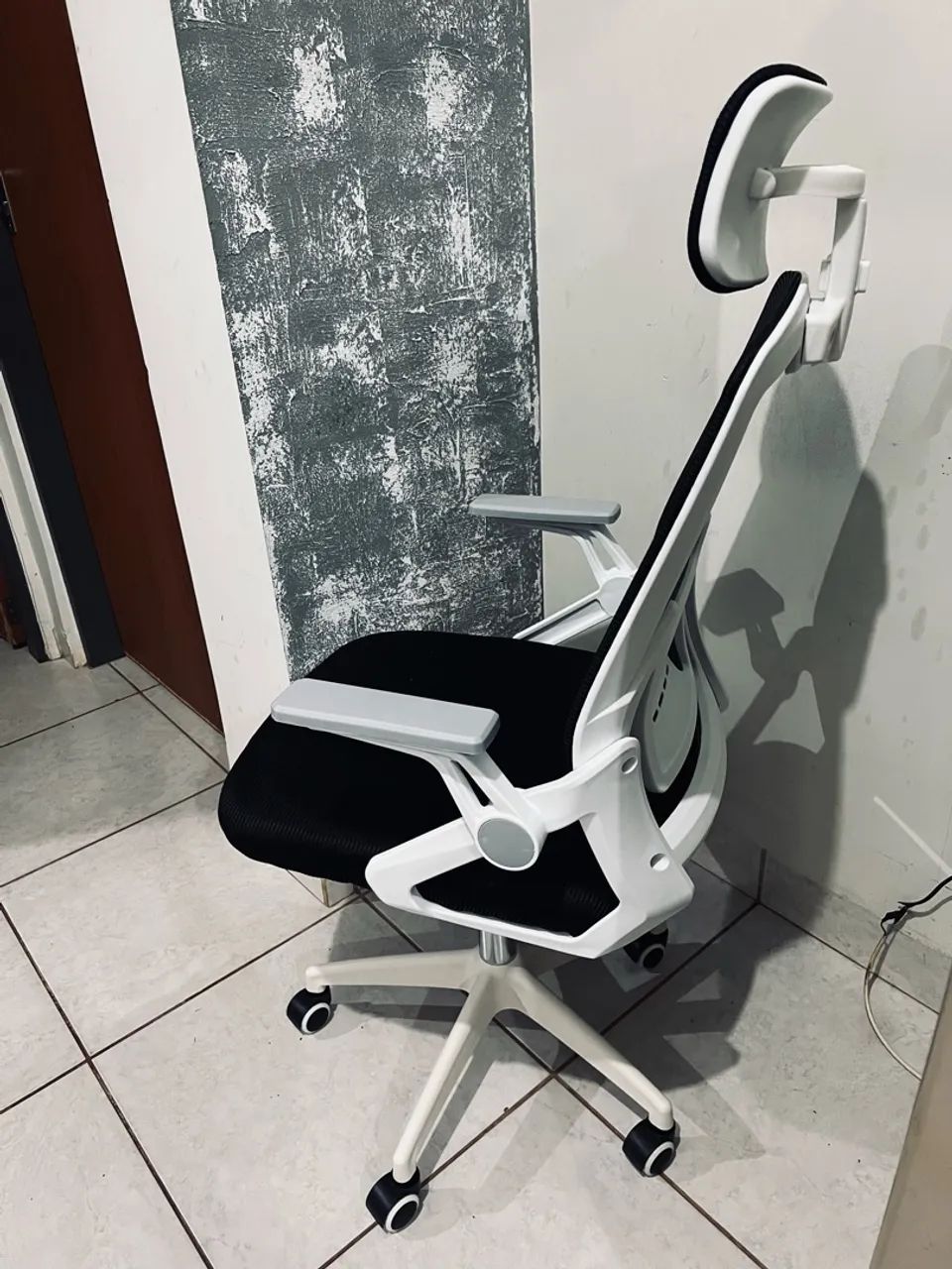 Cadeira escritório nova 