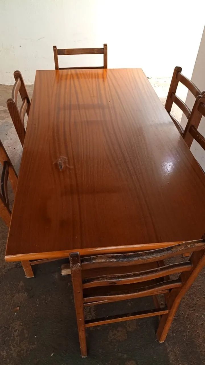 Mesa de madeira com 6 cadeira  - Foto 2