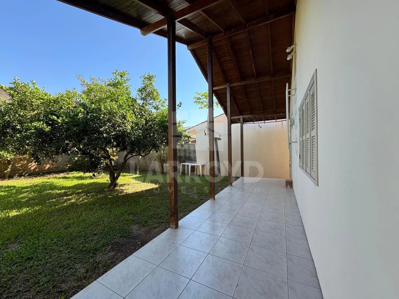 Casa à venda com pátio amplo e potencial comercial - Foto 3
