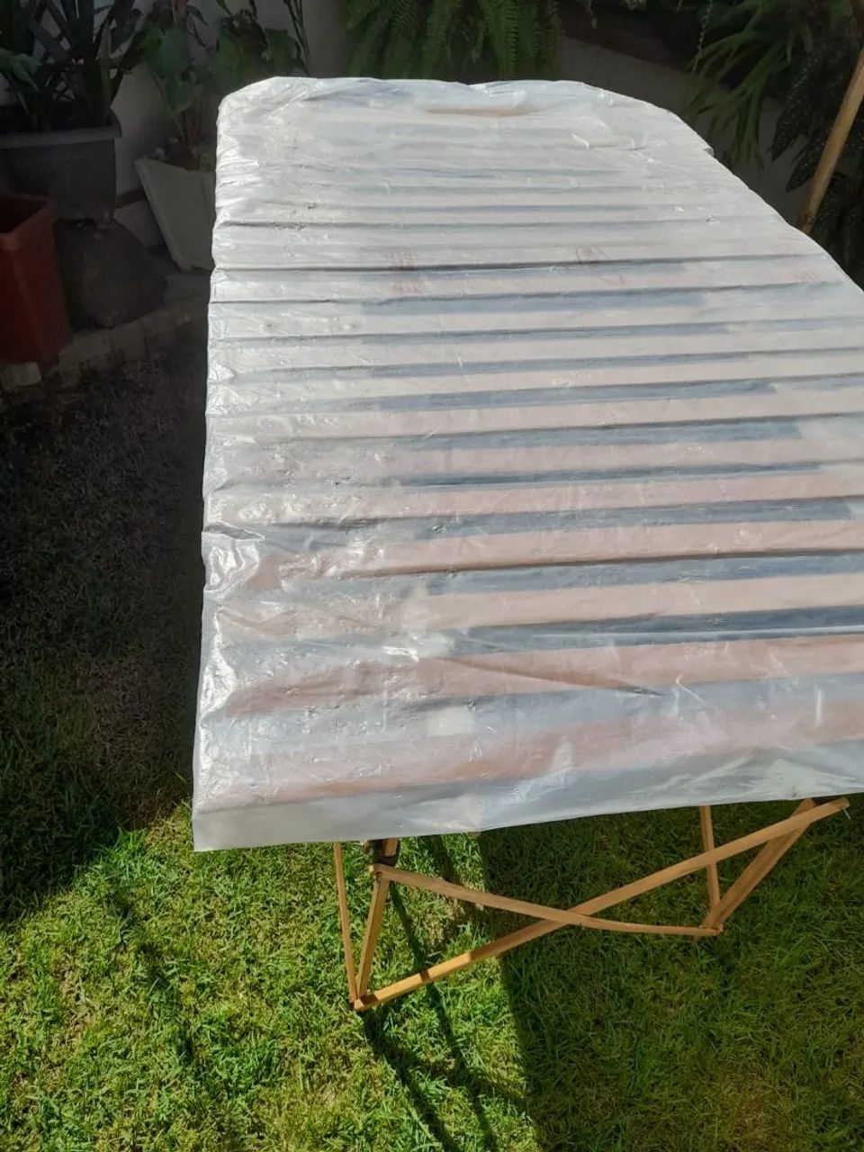 Mesa para expositores em madeira flexível e desmontável  - Foto 4