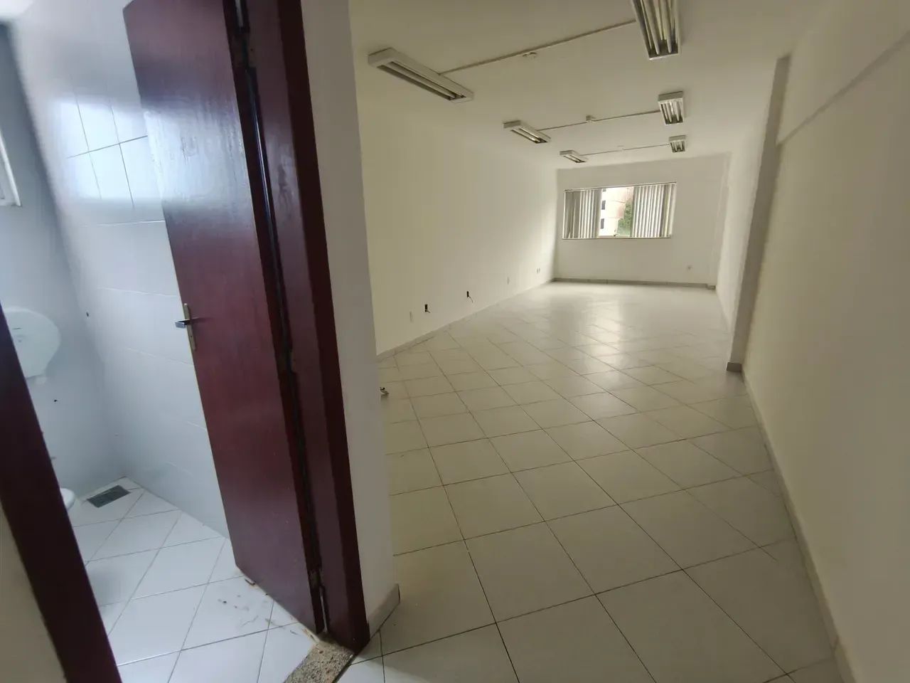 Sala comercial  Cavaleiros em Macaé-RJ! Com elevador e 32m² de área privativa, - Foto 3