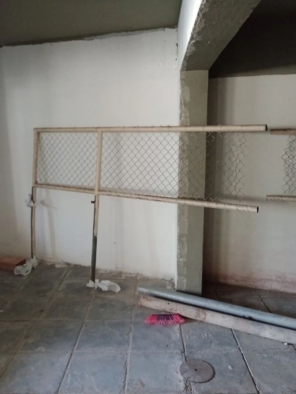 ALAMBRADO DE FERRO COM 70CM POR 260 CM COM TELA PERFIL DE 50 MM , PINTADO SAO 2 UNIDADES - Foto 4