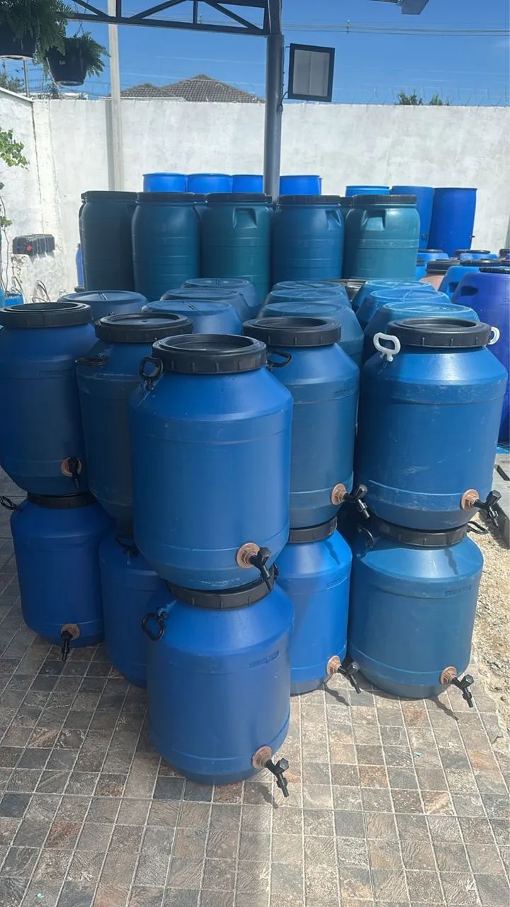 Tambor, barrica 50 litros, modelo leiteira, lavadas, bombonas continham alimentos