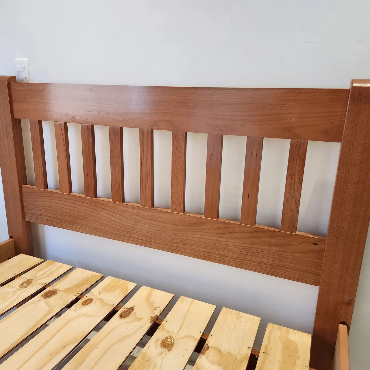 Cama casal em madeira  - Foto 2
