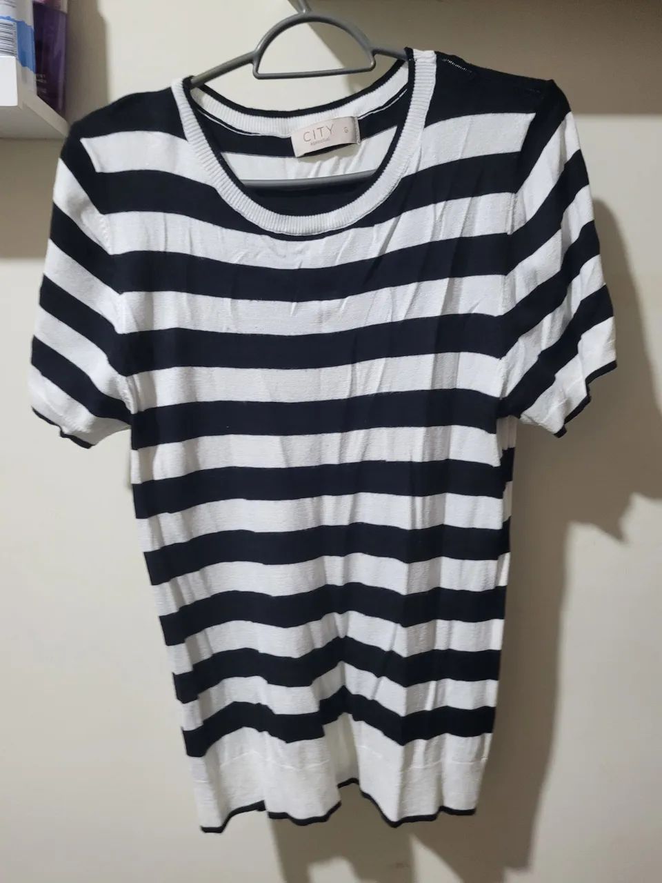 Lote com várias peças roupas - Foto 2