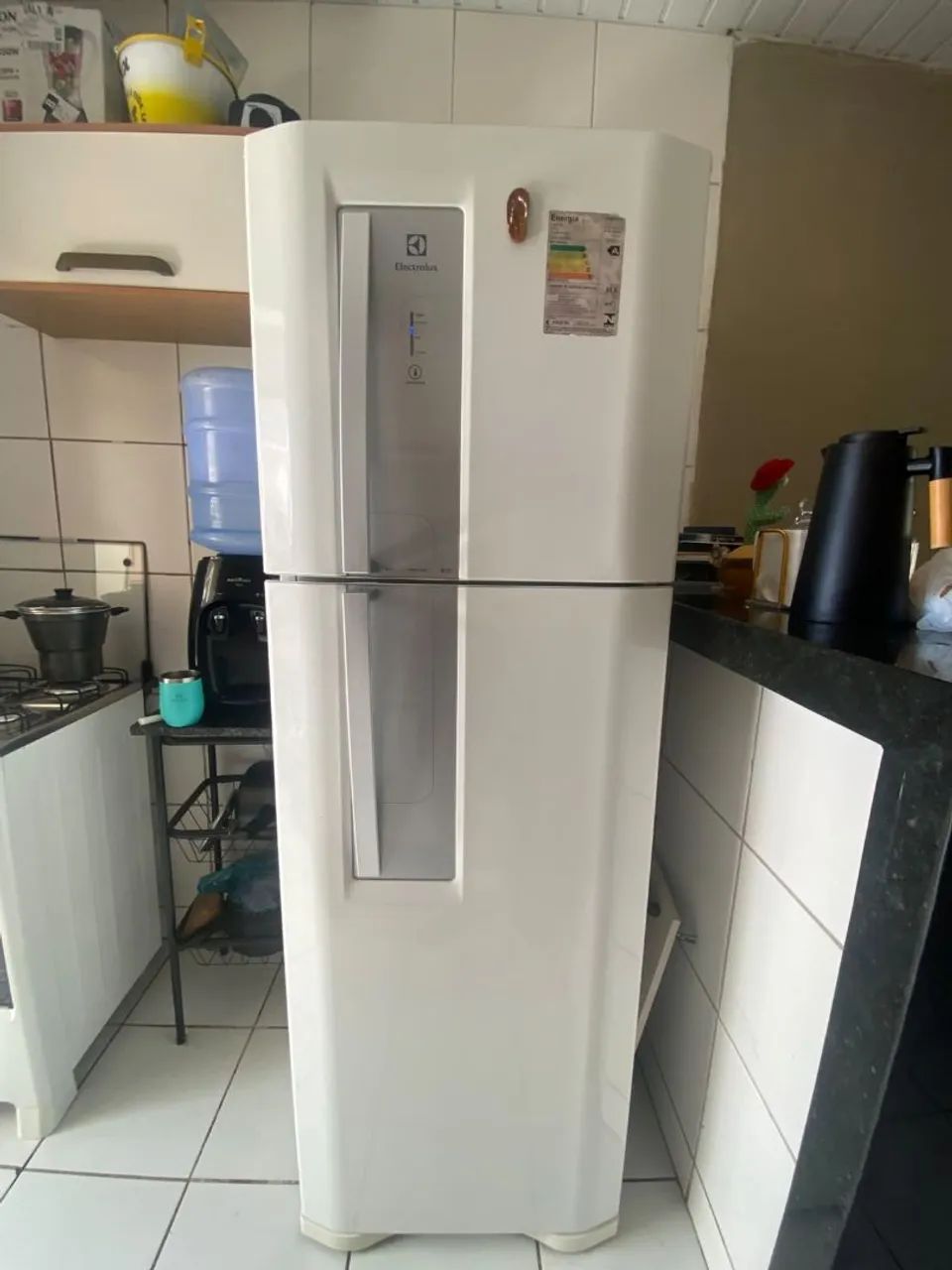 Vendo geladeira Electrolux semi nova - Foto 4