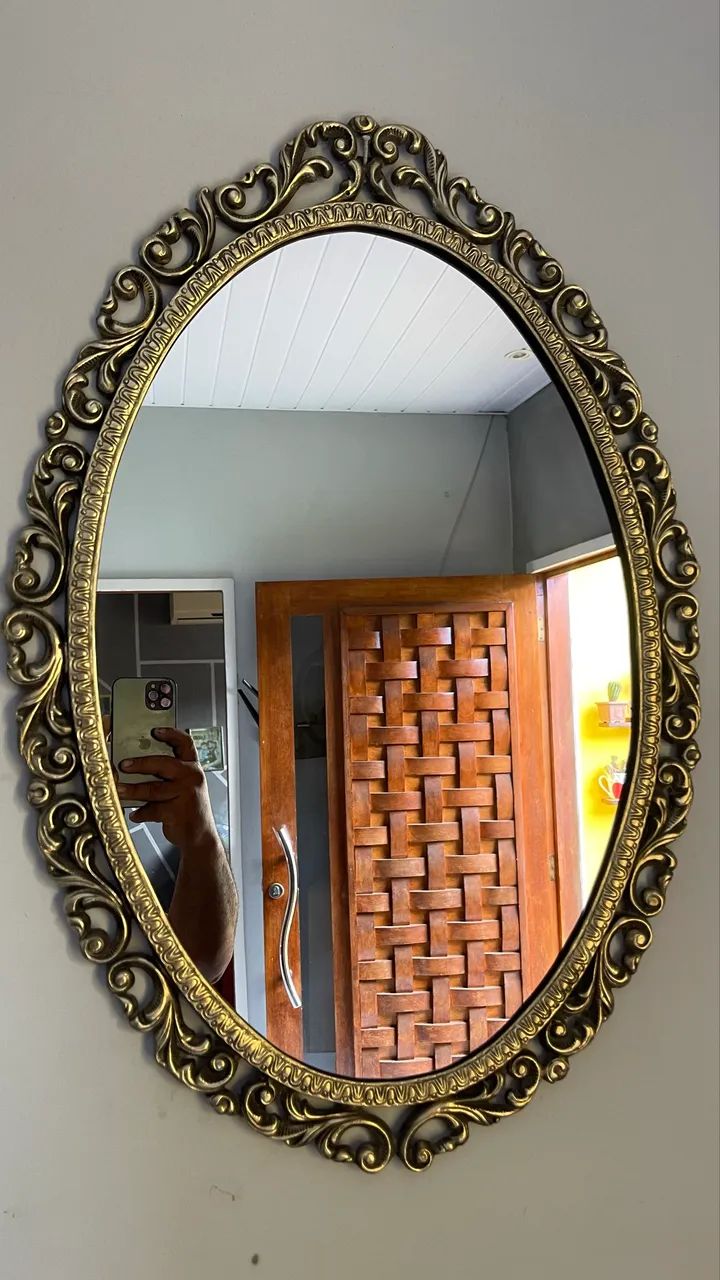 Lindo espelho em bronze