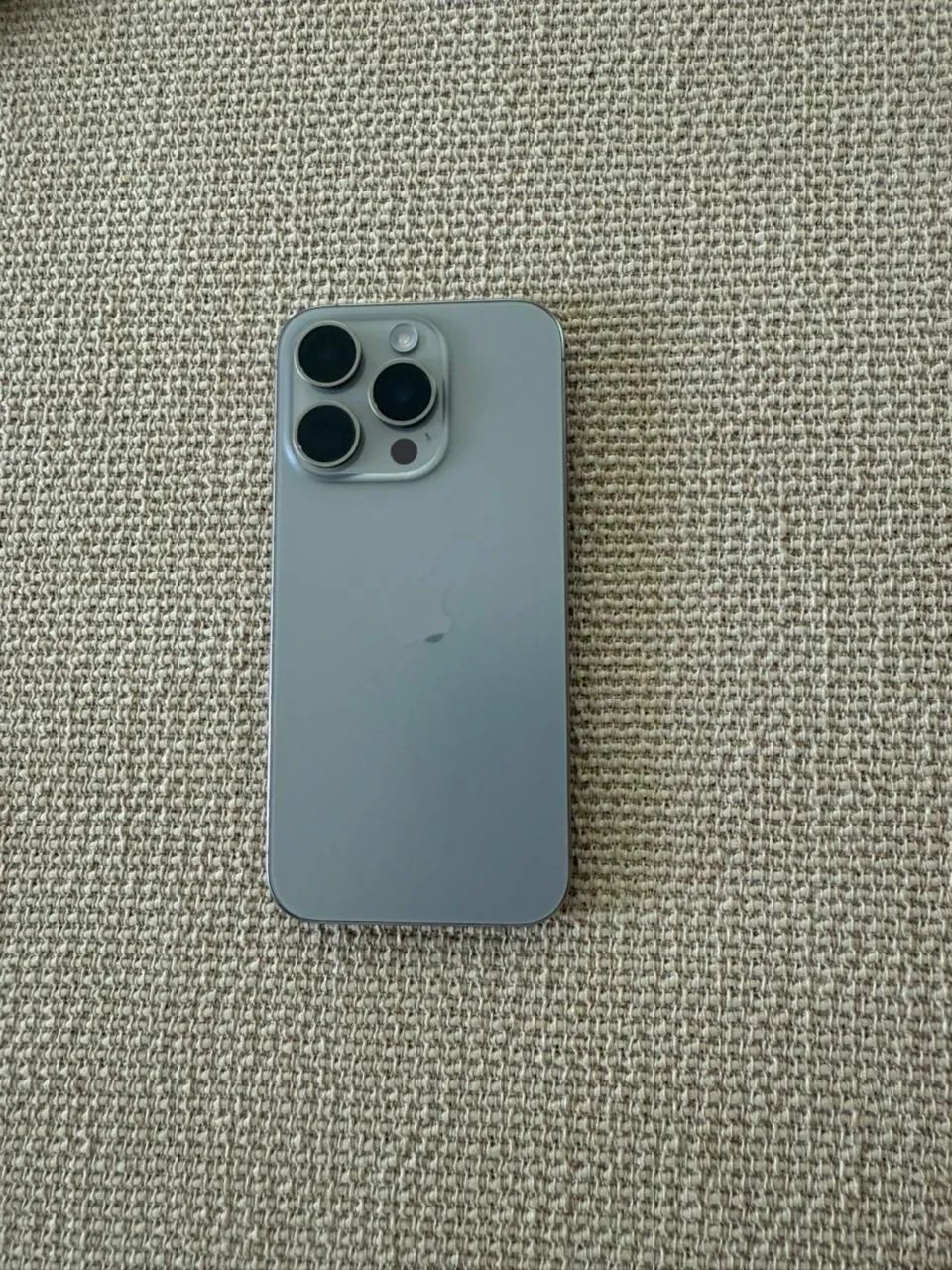 iPhone 15 pro 256gb sem detalhes 