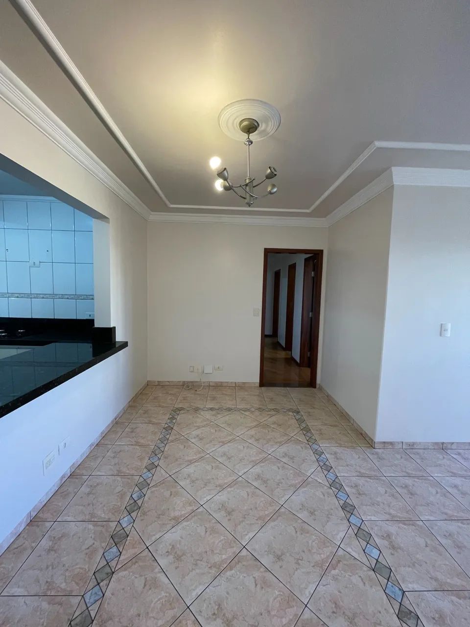 Locação - Apartamento com 04 Quartos na Zona 07 em Maringá - Foto 3