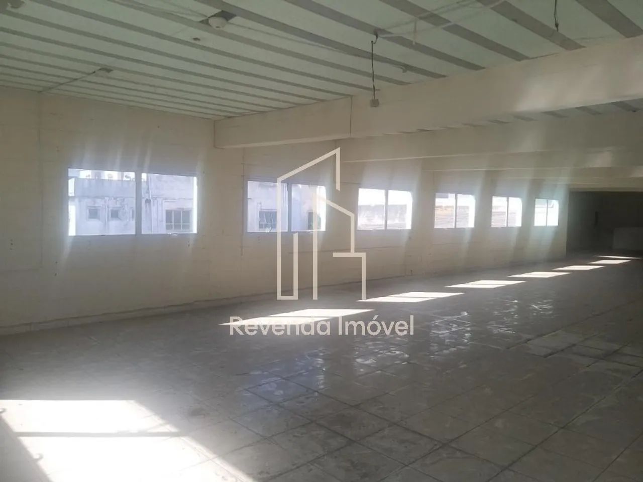 Prédio comercial no Jardim Marabá