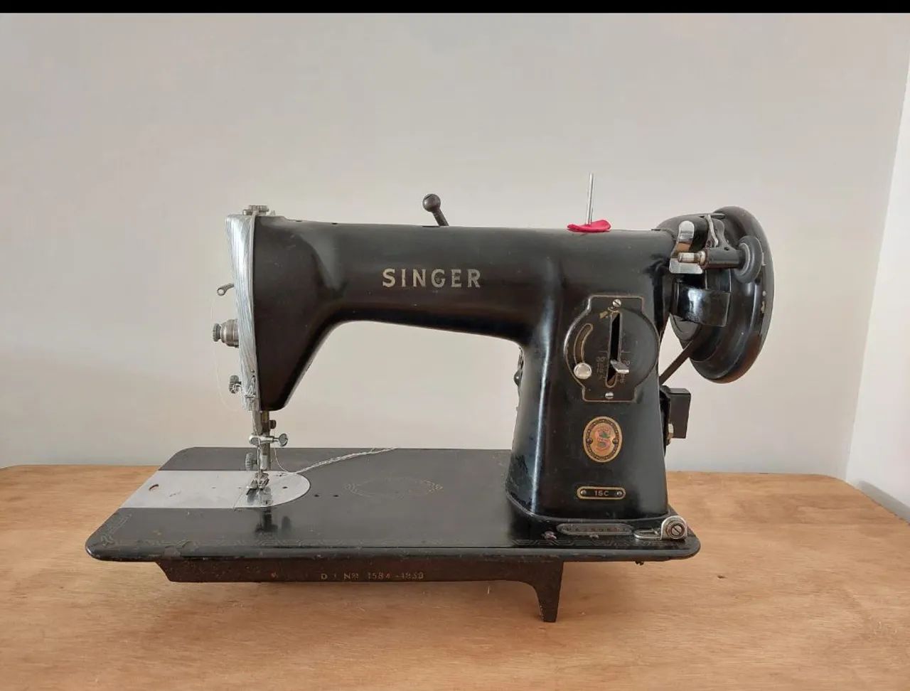 Máquina Singer 15c funcionando perfeitamente.