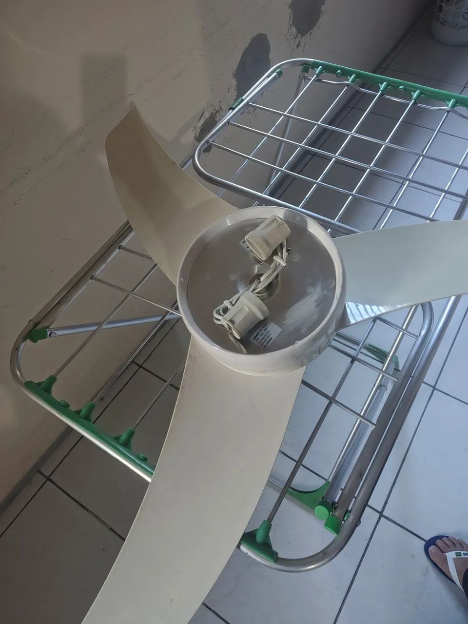 Ventilador de teto com defeito 