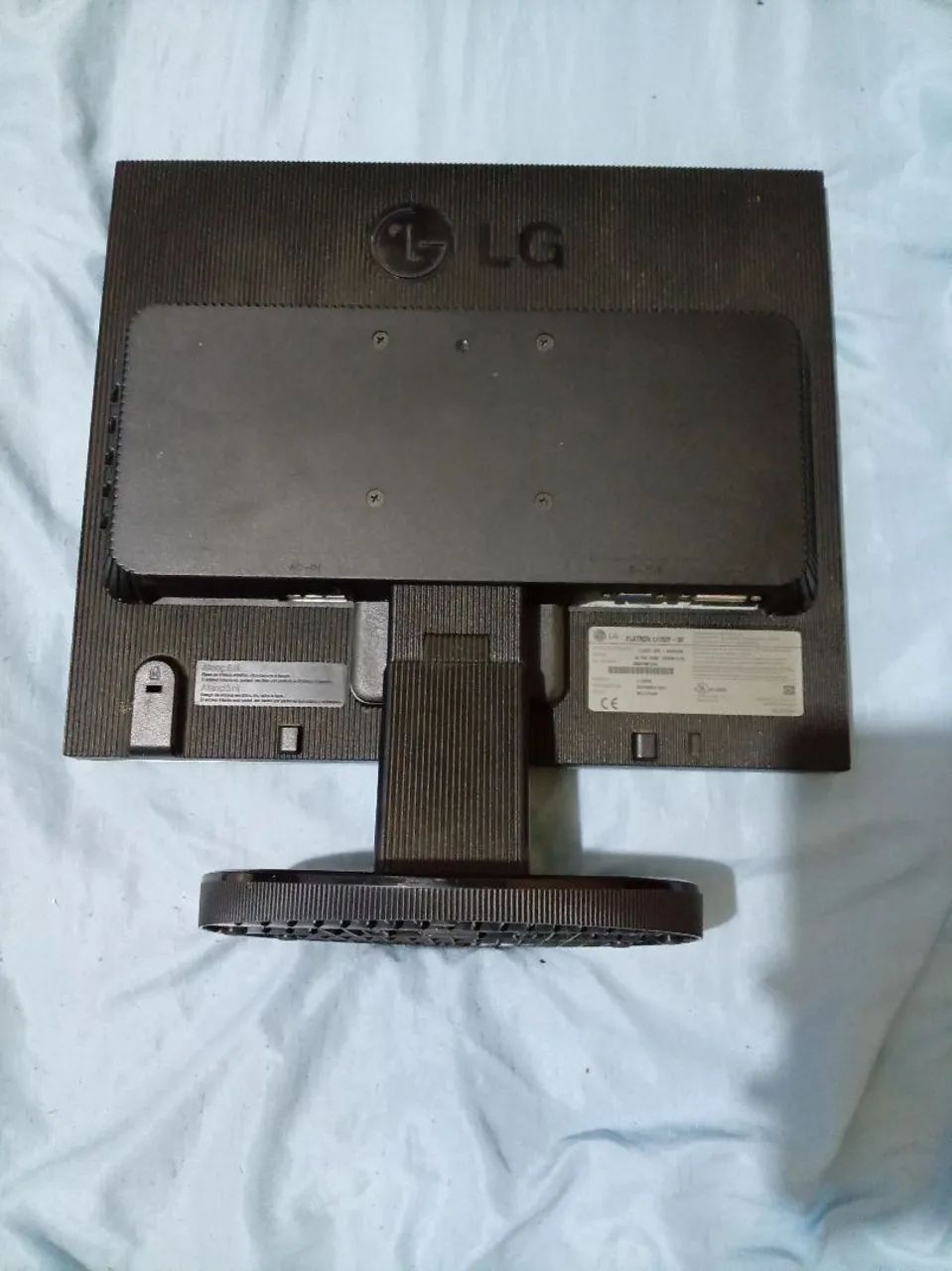 Monitor LG FLATRON 20 POLEGADAS USADO