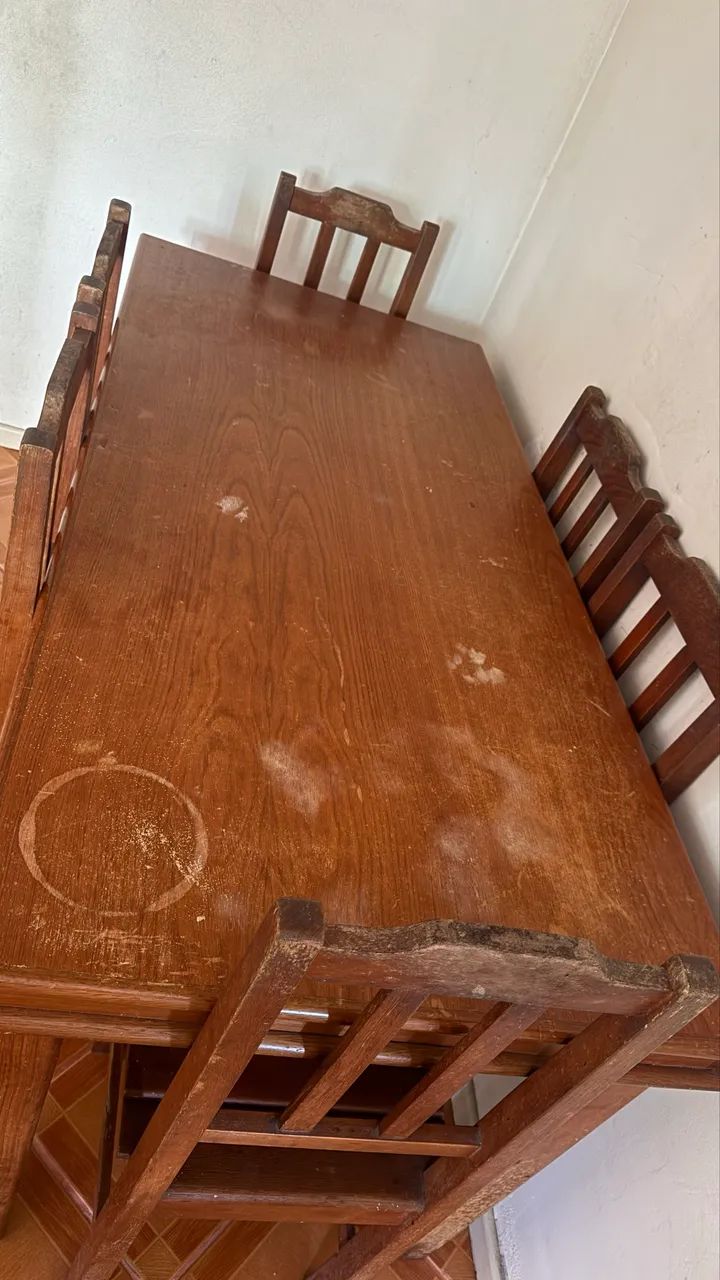 Mesa de Madeira Maciça com 6 Cadeiras (Para Restauração / Desapego) - Foto 3