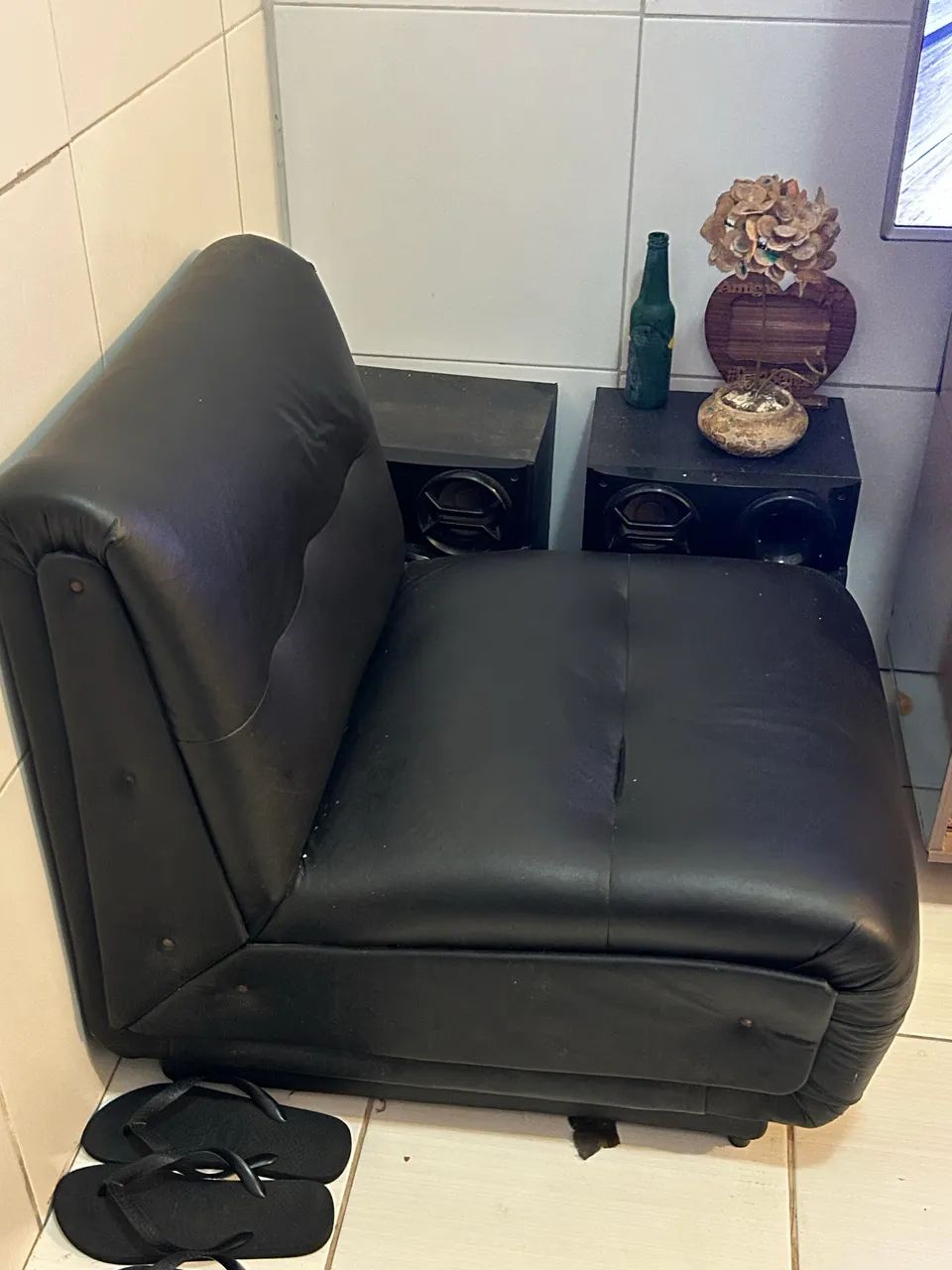 Poltrona / Sofá de 1 Lugar Sem Braço - Couro Sintético Preto - Foto 2