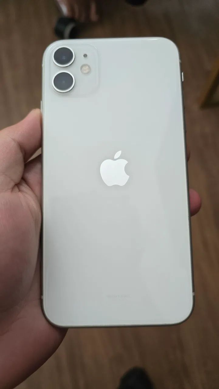 iPhone 11 - 128GB COM DEFEITO