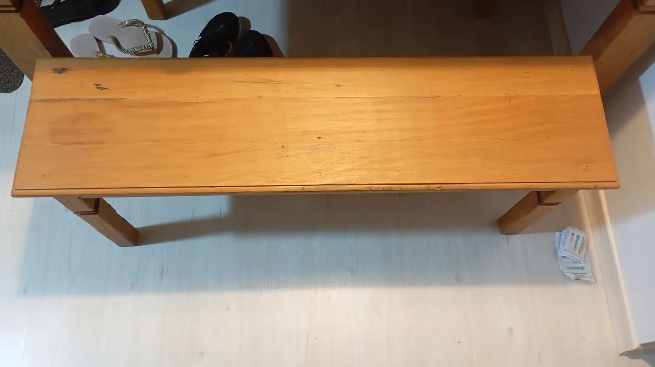 Conjunto mesa de jantar 140x70 em madeira + bancos - Foto 3