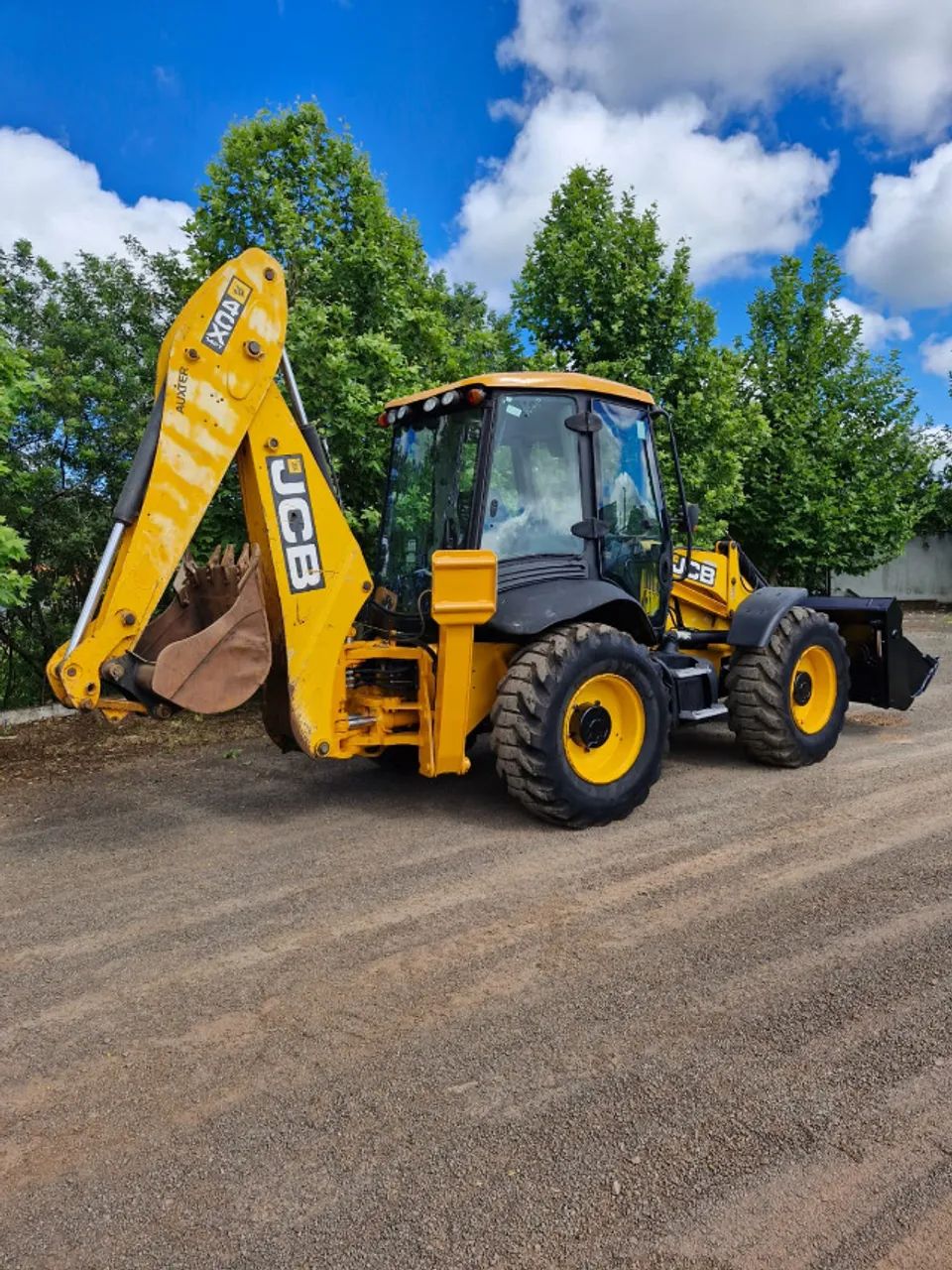 Retro Escavadeira JCB 4cx eco ano 2012 com 8.000 horas tração 4x4 - Foto 4
