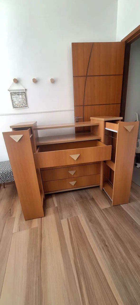 Excelente Cômoda com sapateiras laterais - Foto 2