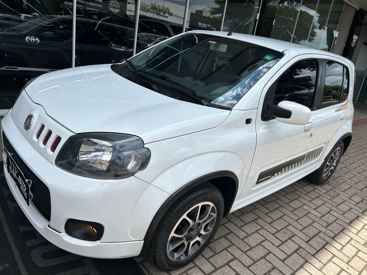 Fiat Uno Sporting 1.4 EVO Fire Flex 8V 4P 2013 - Foto 4
