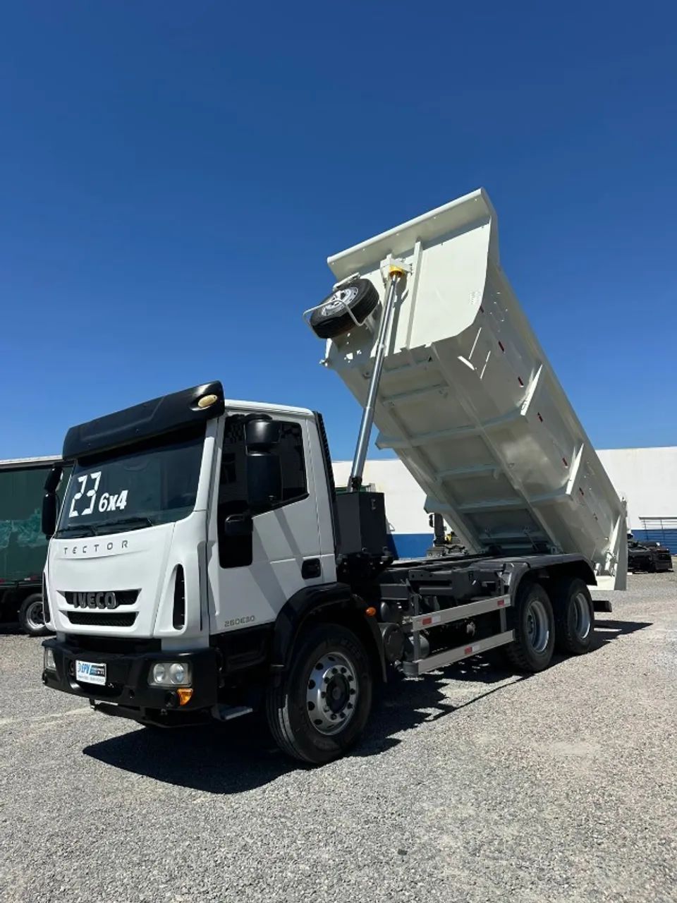 Iveco tector 260e30 6x4 - 2023 - Foto 3