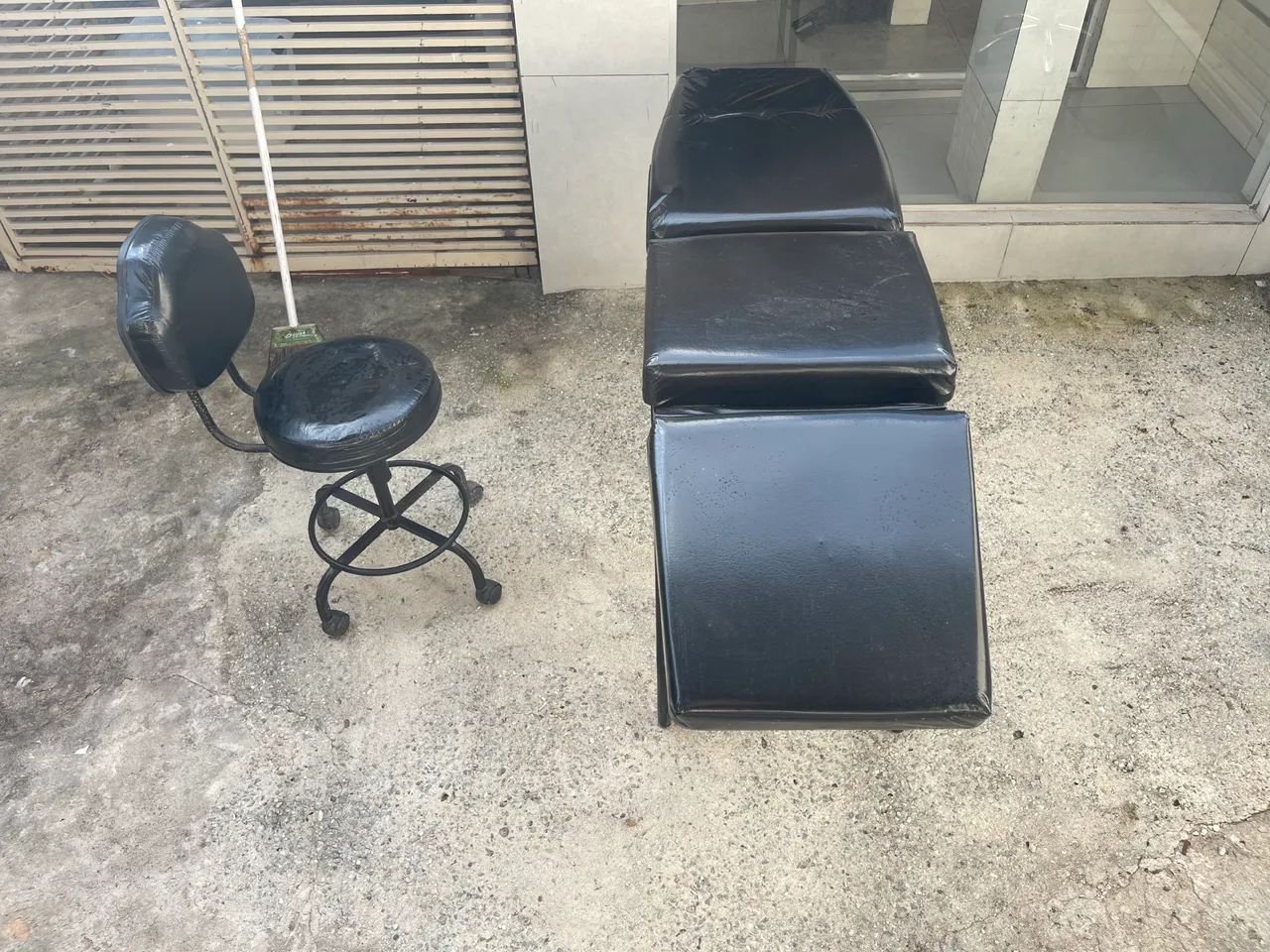Mesa de depilação , banco giratório e suporte de podólogo  - Foto 4