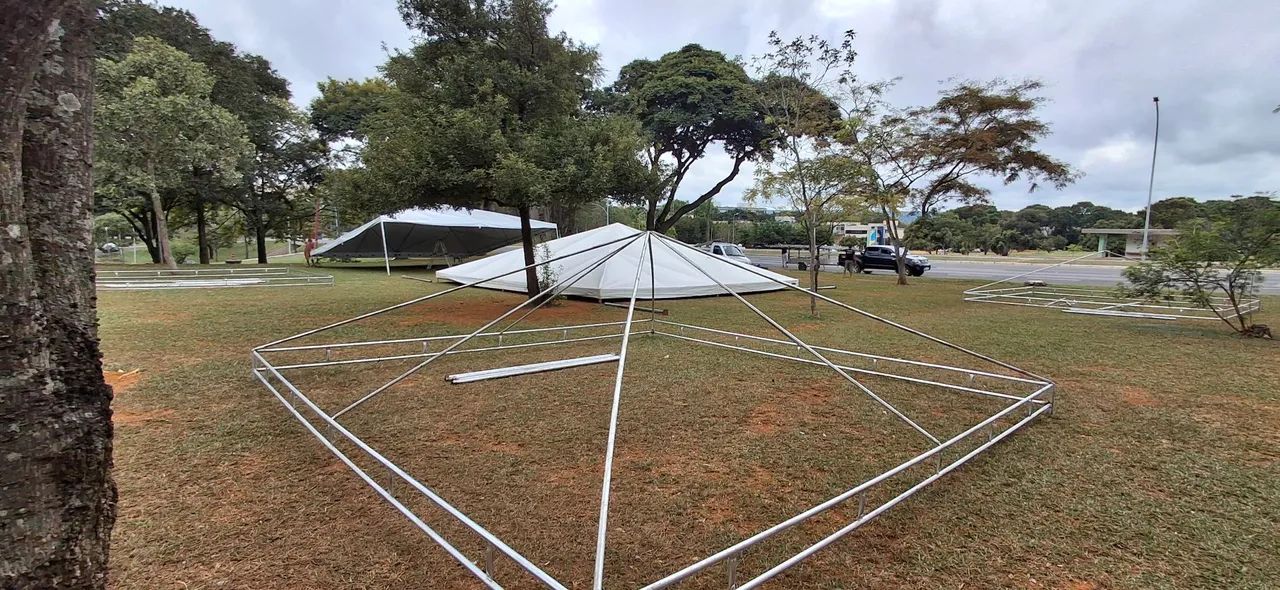 Vendo tenda piramidal 6×6 seminova 