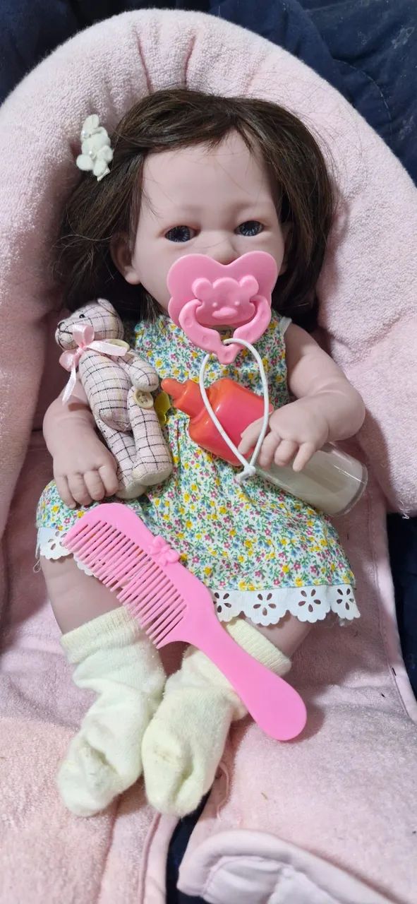 Boneca bebe reborn Sofia com roupinhas e acessorios LINDA! Acompanha mantinha e Certidao