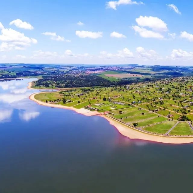 Terrenos À beira da Represa com clube Resort - Foto 3