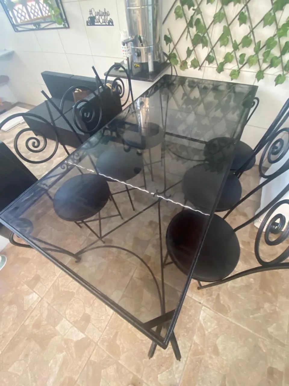 Mesa de ferro com tampo de vidro + 6 cadeiras - Foto 4