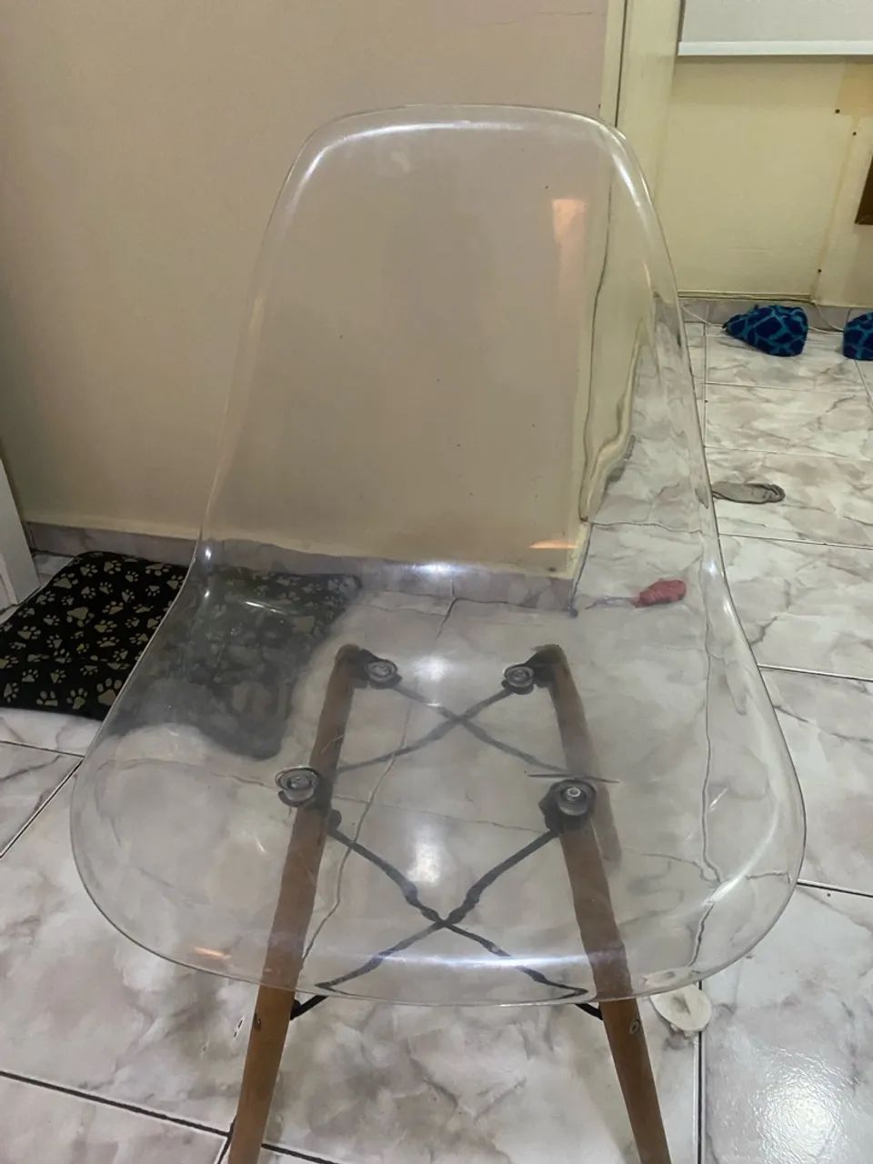 Vendo cadeira de acrilico - Foto 2