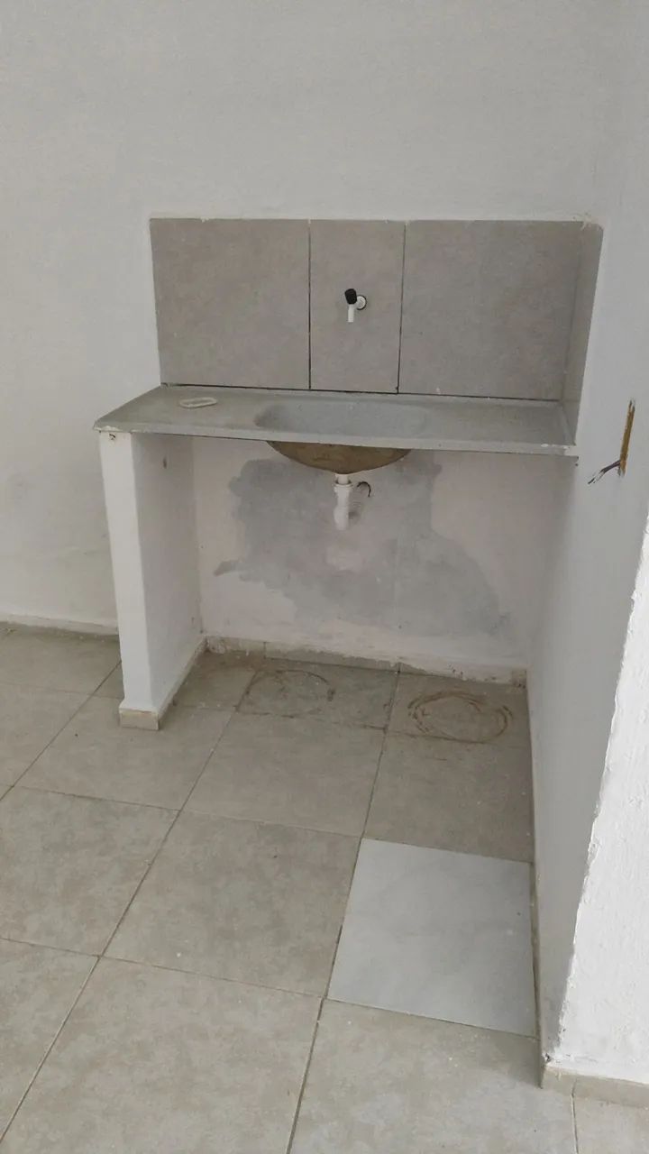Aluga-se kitnet no planalto *)