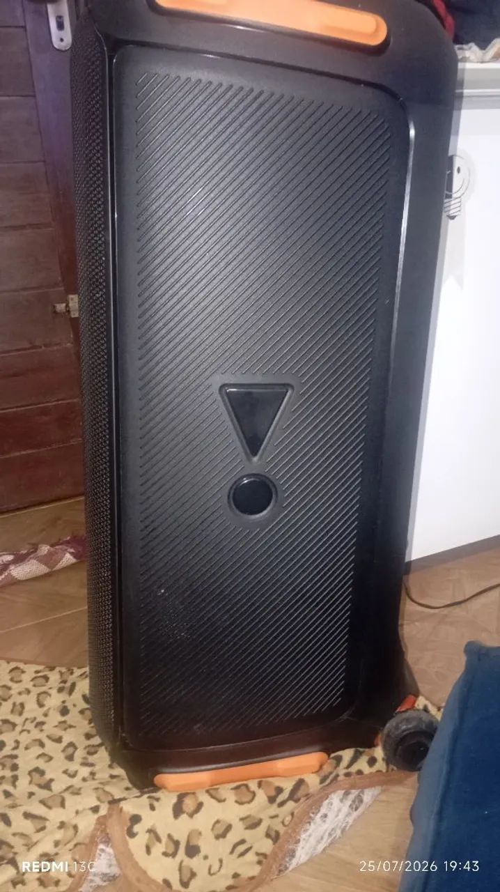 Caixa JBL partyBox 720.