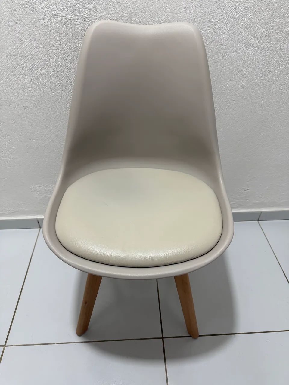 Cadeira Polipropileno Estofada Bege  