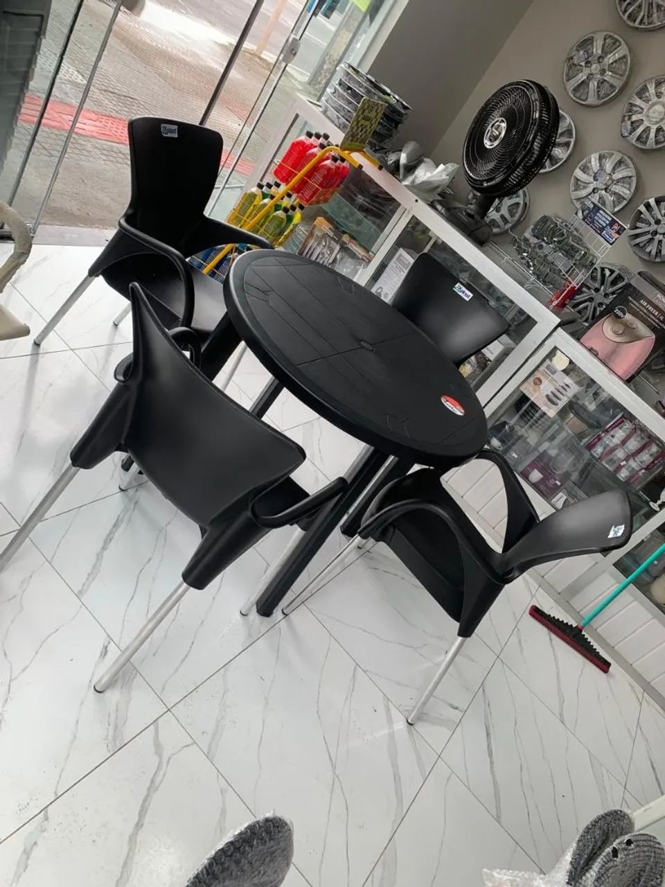 Jogo de mesa com 4 cadeiras  - Foto 3