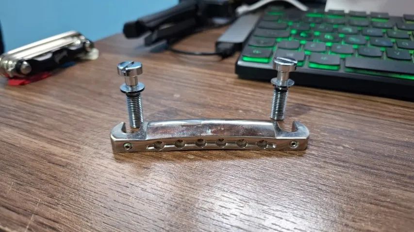 Ponte Stopbar Tailpiece Mojo Axe Para Guitarras Gibson - Foto 3