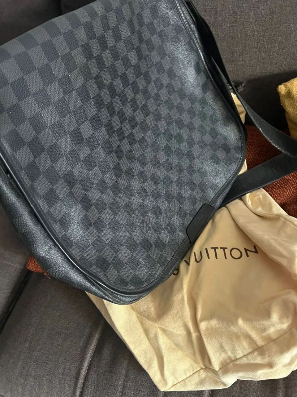 Bolsa Louis Vuitton MM Messenger District Damier Graphite - Foto 6