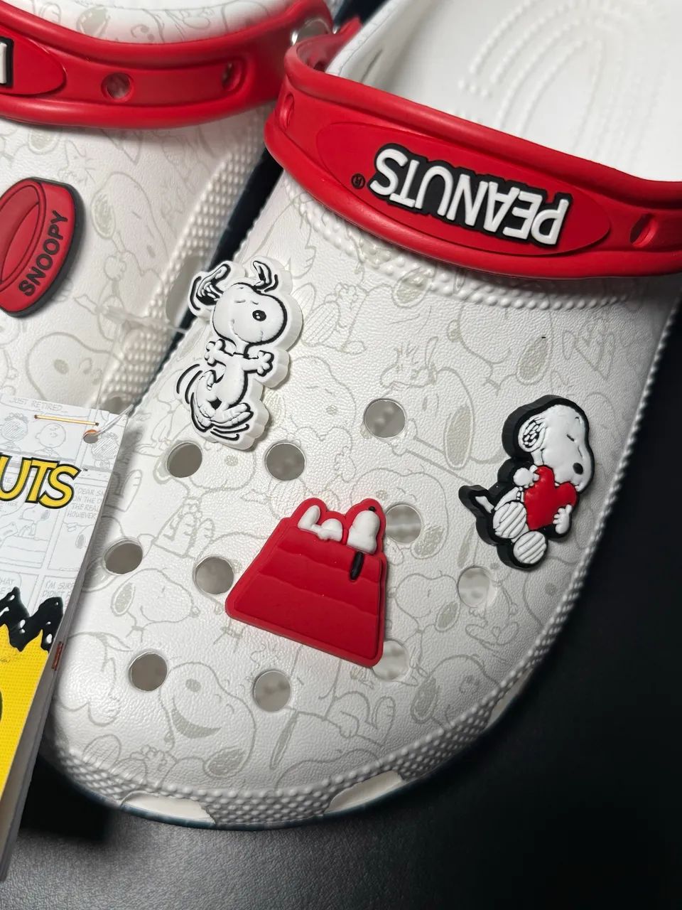 Crocs Peanuts Snoopy Classic Clog - Foto 4