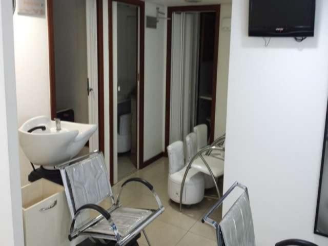 Loja pronta para salão de beleza com mezanino 120m2 no salvador trade center - Foto 8