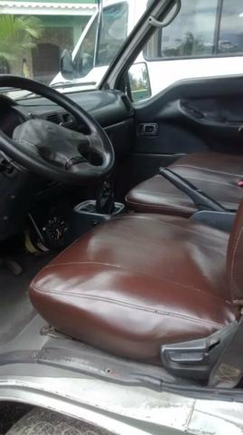 Vendo van Hyundai h100 ano 98/12lugares - Foto 14