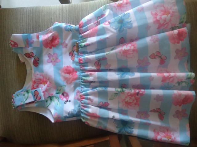 Vestido todo tecido Tam 3 anos e sapato off tam 26 - Foto 5