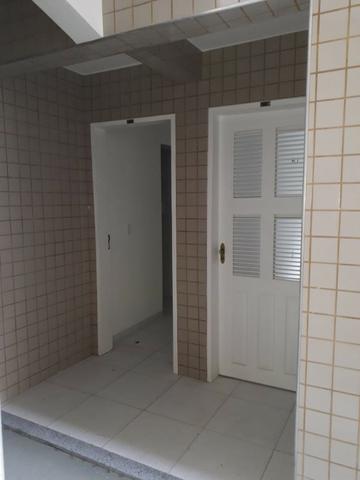 Aptos na R: Hugo Victor n°431, Antonio Bezerra, 2 quartos, sala, cozinha, e 1 banheiro