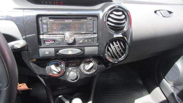 TOYOTA ETIOS HB X - Foto 10