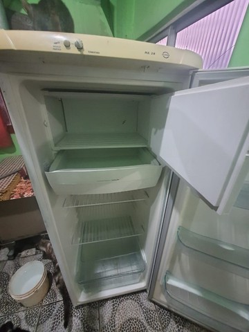 Geladeira gelando super bem - aceito oferta  - Foto 3