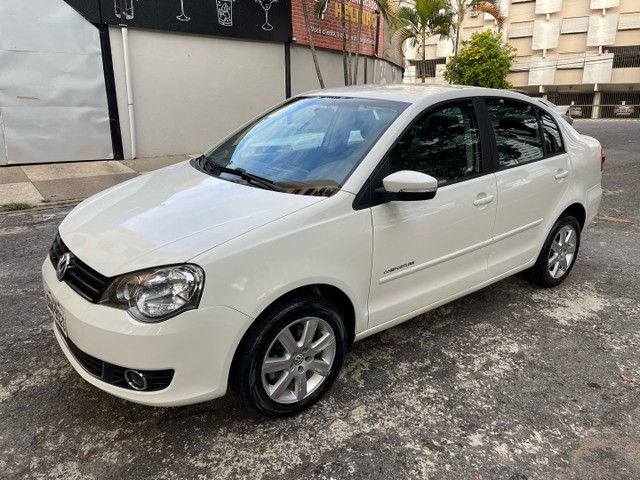 volkswagen polo sedan 2012