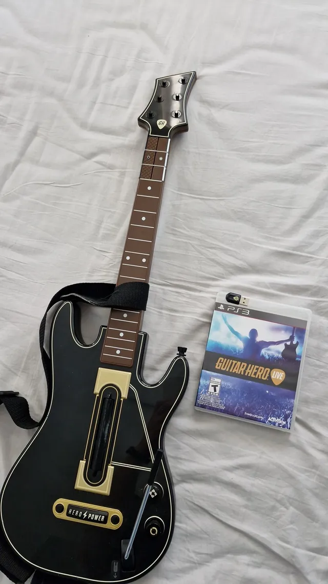 Rock Band 4 Wireless Guitar Bundle (Jogo + Guitarra) PS4 - Game